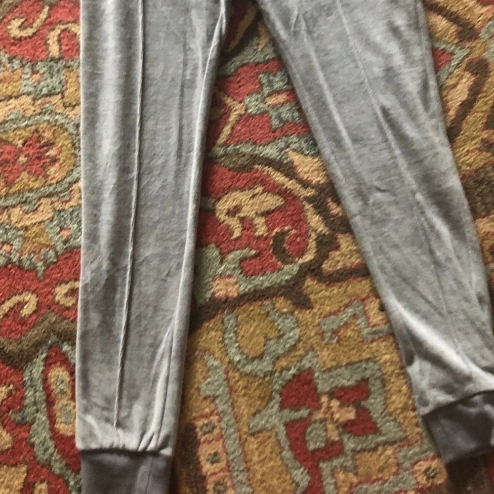 Women’s NWT gray workout pants. - Picture 4 of 5